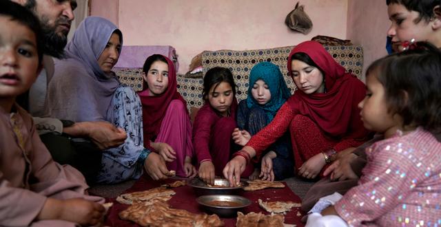 Familj i Afghanistan. Illustrationsbild. Ebrahim Noroozi / AP