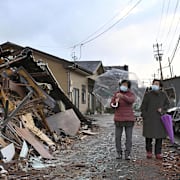 Invånare i Ishikawaprefekturen i Japan efter ett jordskalv i januari 2024.