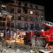 Räddningsarbete efter en tidigare attack mot  Dnipropetrovskregionen. 