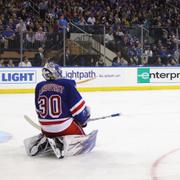 Henrik Lundqvist på isen efter Montreals 3–0-mål.