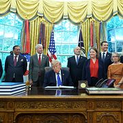 Trumps skrivbord i Ovala rummet.
