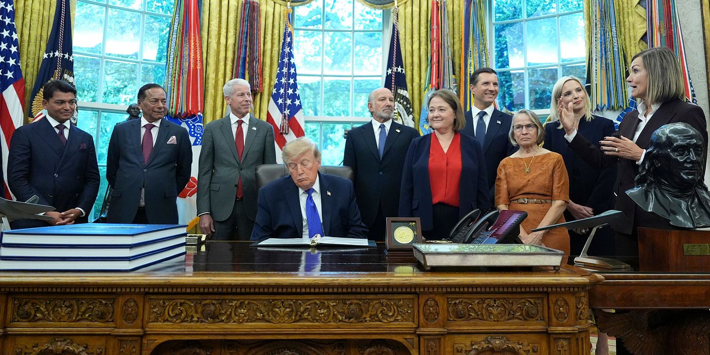 Trumps skrivbord i Ovala rummet.