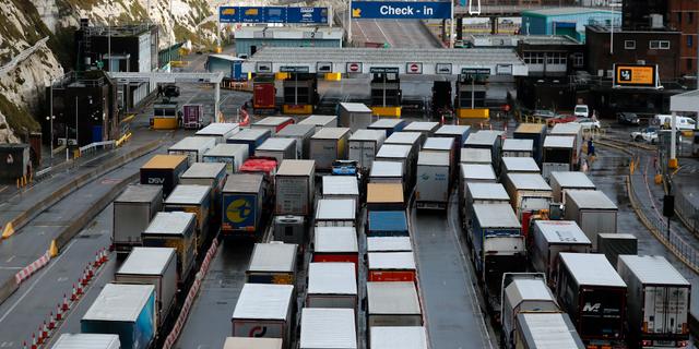 Arkivbild: Lastbilsköer vid hamnen i brittiska Dover, 11 december 2020.  Frank Augstein / TT NYHETSBYRÅN
