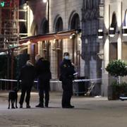 Polisen på plats på Stureplan efter nattens skjutning. 
