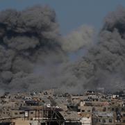 Rök över Gaza city.