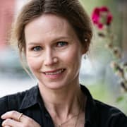 Nina Persson fotograferad i samband med 50-årsdagen 2024. 