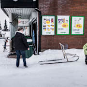 Sparkparkering utanför Coop i Pajala. Arkivbild. 