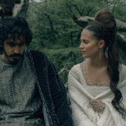 Dev Patel och Alicia Vikander i ”The green knight”