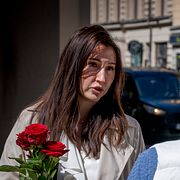 Aida Hadzialic (S), finansregionråd i Region Stockholm (till vänster) under valkampanjen.
