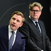 Cell för dubbelbeläggning med våningssäng. Genrebild. Kärrholm och Strömmer på pressträffen.
