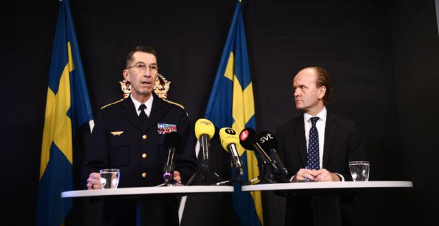 ÖB Micael Bydén och Försvarsmaktens generaldirektör Mikael Granholm. Tim Aro/TT