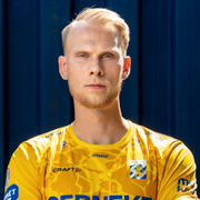 Pontus Dahlgren i sin nya klubb – och under en landslagsträning.