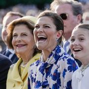 Kung Carl Gustaf och drottning Silvia, kronprinsessan Victoria, prinsessan Estelle, prins Oscar, prinsessan Sofia och prins Alexander, prins Carl-Philip, prins Daniel i publiken när Stockholm stad arrangerar en jubileumskonsert på Norrbro i samband med kung Carl XVI Gustafs 50-årsjubileum på tronen. Arkivbild från september 2023.