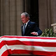 George W Bush efter sitt tal. 