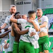 Hammarbys Astrit Selmani jublar med lagkamrater