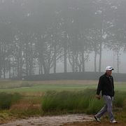 US Open har fått skjutas upp på grund av tjock dimma i New York under torsdagen.