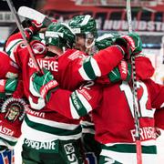 Frölunda jublar efter 2–0-målet. 