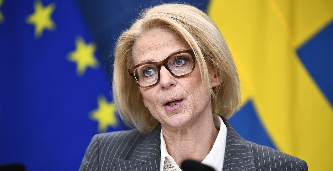 Elisabeth Svantesson (M). 