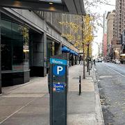 New York-polisen utanför hotellet där skjutningen inträffade. 