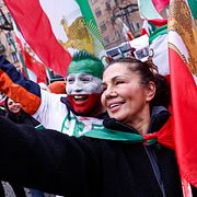 En demonstration mot den iranska regimen och för Reza Pahlavi på norra Bantorget i Stockholm under lördagen.