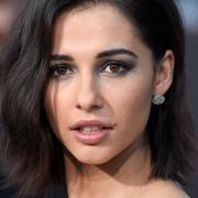 Naomi Scott spelar prinsessan Jasmine i filmen vilket väckt kritik. Kritikerna menar att filmbolaget kunde ha valt en skådespelare med arabiskt påbrå.