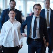 Moderaternas partiledare Ulf Kristersson (M) på väg till en pressträff i riksdagen. Arkivbild.