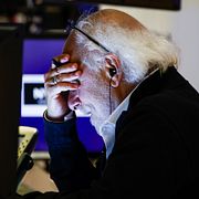 New York-mäklaren Peter Tuchman är en av dem som är orolig över vad oljepriserna kan få för konsekvenser för inflationen.