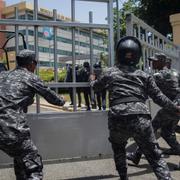 Poliser vid miljödepartementet i Santo Domingo