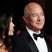 Amazons grundare Jeff Bezos med frun Lauren Sanchez.