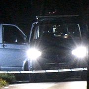 Polistekniker på platsen där kvinnan hittades.