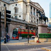 Londonbörsen blandade och gav på tisdagen.