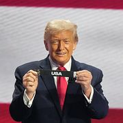 President Donald Trump vid VM-lottningen i december.