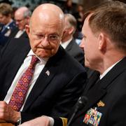 Bild från dagen. Den nationella underrättelsechefen James Clapper och NSA-chefen Michael Rogers.