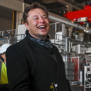 Elon Musk och Armin Laschet under fredagen. 