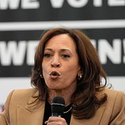 Kamala Harris håller tal under ett kampanjmöte inför mellanårsvalet tidigare i höst.