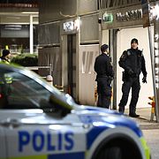 Polis på plats vid parkeringshuset efter mordet, 13 april.