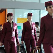Flygvärdinnor på Qatar Airways anländer till Rangoon i Burma.