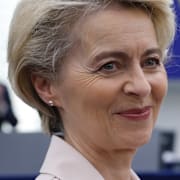 Ursula von der Leyen/Raserad byggnad i Ukraina. TT