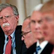 Arkivbild på John Bolton och Donald Trump från 2019.