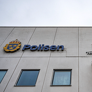 Källor inom polisen uppger att det finns en besvikelse över att åklagaren först lade ner utredningen om misstänkt valfusk kopplat till V-politikern Mohamed Abdukardir Ali.