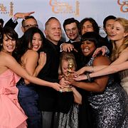 ”Glee”-skådespelarna efter att serien vunnit en Golden Globe 2011.
