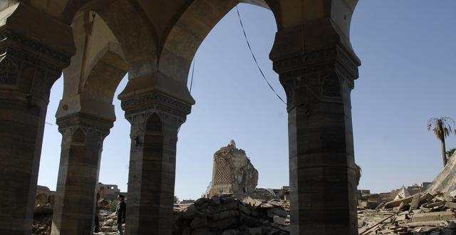 Ruinerna av al-Nurimoskén med resterna av minareten i förgrunden. ZAID AL-OBEIDI / AFP