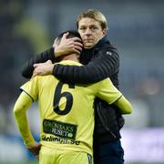 Sundsvalls tränare Tony Gustavsson kramar om Juan José Ciercoles Sagra efter fotbollsmatchen i allsvenskans sista omgång mellan AIK och GIF Sundsvall på Friends Arena. 