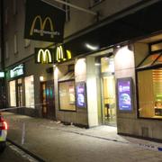 Utanför McDonalds där händelsen inträffade