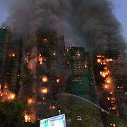 Skärmdump från livesändningen av släckningsarbetet.