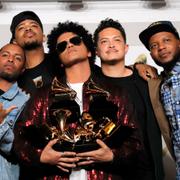 Mars (med Grammy), samt medarbetare.