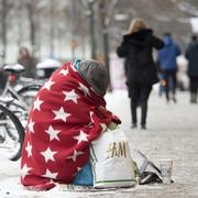 Illustration: Person som tigger på Sveavägen i Stockholm.