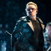 Bandet U2 med sångaren Bono under en konsert i Stockholm 2015. 