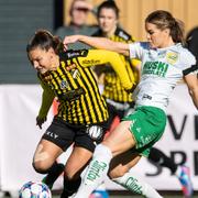 Häckens Johanna Rytting Kaneryd och Hammarbys Hanna Folkesson. 