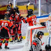 Luleå jublar efter sitt 2–2-mål.